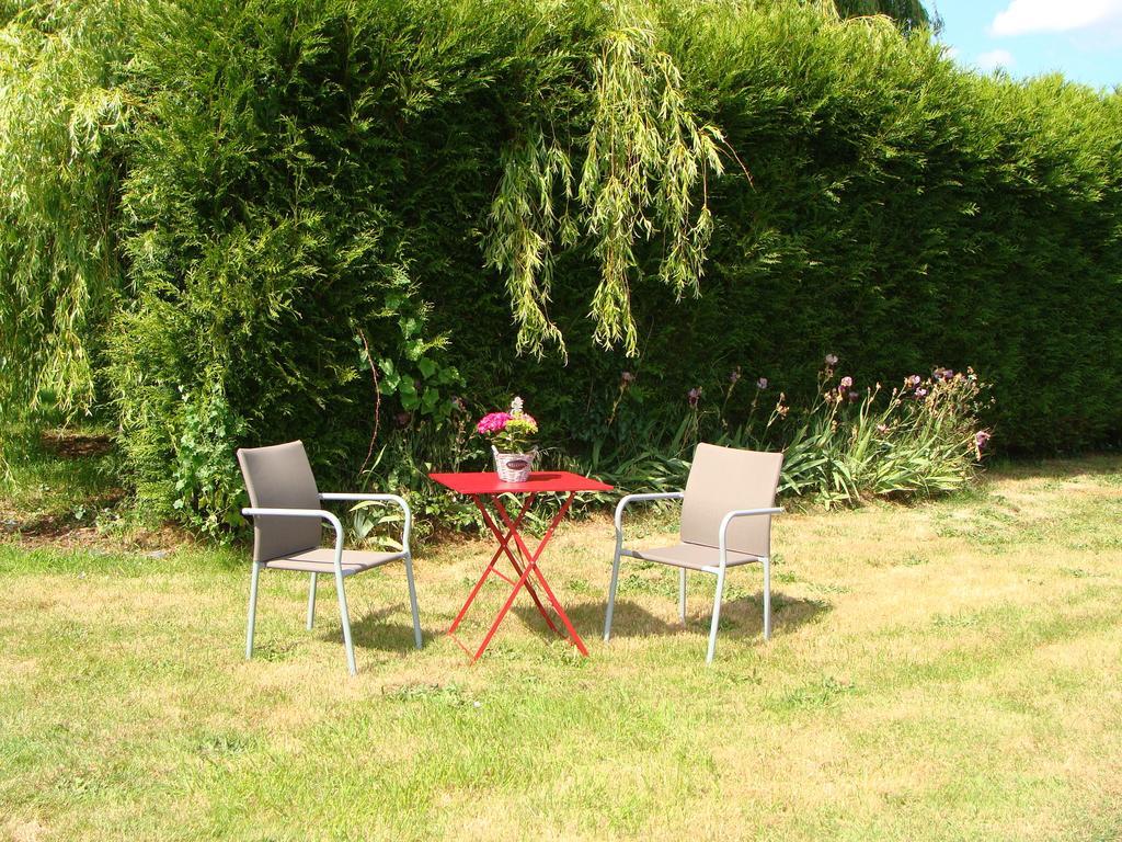 Le Vieux Castel Bed & Breakfast Goustranville Exterior photo