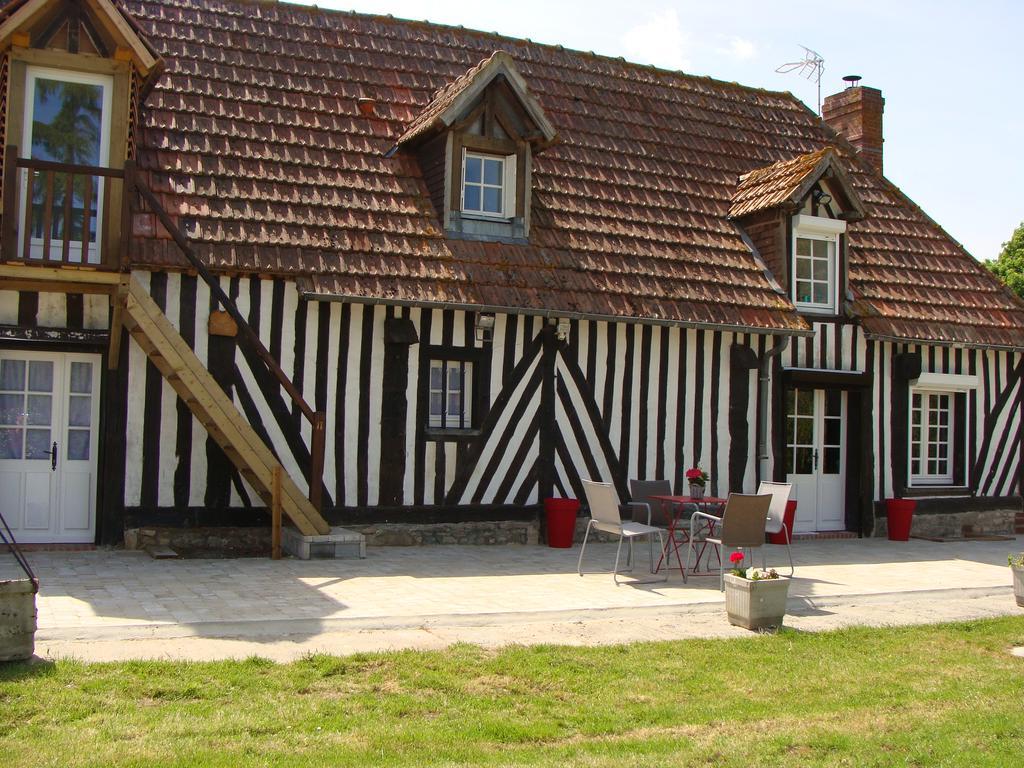 Le Vieux Castel Bed & Breakfast Goustranville Exterior photo